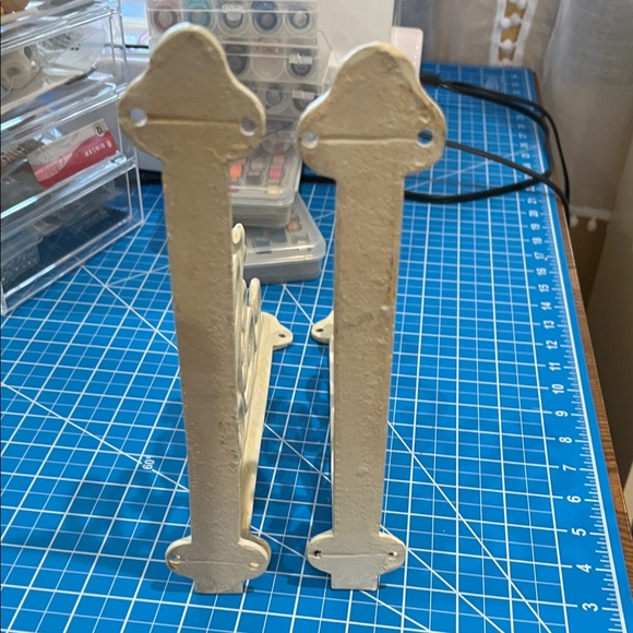 One pair. Wrought iron Decorative Brackets - Picture 8 of 10